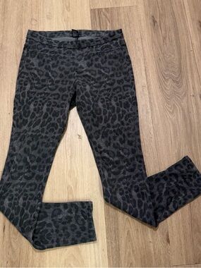 HUE Women’s Black Charcoal Leopard Print Skinny Leg Jeggings size Medium